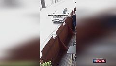 Caserta, ragazzi chiedono di pranzare... e poi puliscono il ristorante
