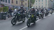 La parata Moto Guzzi con Bezzecchi e Biaggi
