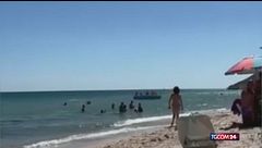 Migranti sbarcano sulle spiagge della Sardegna: i bagnanti li cacciano via
