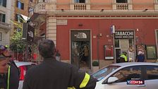Crolla il solaio di un negozio a Roma: estratte vive quattro persone