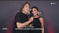 È un 10, ma al Karaoke...