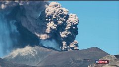 Catania, la cenere dell'Etna blocca ancora i voli: sospesi partenze e atterraggi