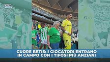 Cuore Betis: i giocatori in campo con i tifosi storici