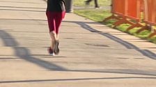 Aggredì una donna mentre faceva jogging: scarcerato in attesa di processo, ora è irreperibile