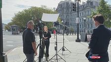 Cacciata dalla Casa Bianca, la giornalista della Cnn va in onda dal marciapiede