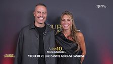 È un 10, ma al Karaoke...