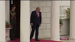 Guerra Iran, Trump: "Deciderò se e quando colpirli, è meglio che si comportino bene"