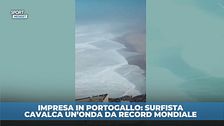 Surfista vince il record mondiale cavalcando un'onda mai vista
