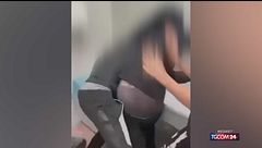 Padova, studente 15enne picchiato a scuola, i compagni ridono e riprendono tutto: ora non vuole più tornare in classe