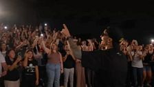 Ultimo sorprende i fan al cinema durante il film sul concerto di Tor Vergata