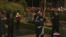 Concerto annullato a Lima, Robbie Williams canta in strada per i suoi fan