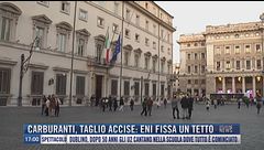 Breaking News delle 17.00 | Carburanti, taglio accise: Eni fissa un tetto