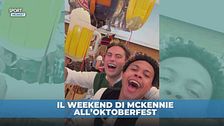 La pausa nazionali di McKennie: va all'Oktoberfest ed è show