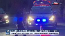 Breaking News delle 18.00 | Uk, allarme vicino base aerea: 5 arrestati