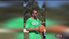 Adam Sandler non resiste al... basket: la partita a Milano diventa virale