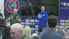 Dzeko saluta la Bosnia: applausi e risate in conferenza prima della sua ultima gara