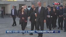 Breaking News delle 21.30 | Merz a Kiev sotto le bombe: "Fermiamo Putin"