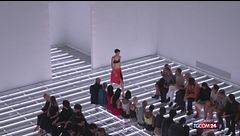 Moda, il trend del momento è il reggiseno a vista