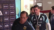 Messi lascia lo stadio, i tifosi gli urlano: "Ti amo Leo"