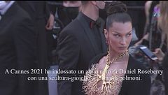 Trent'anni di Bella Hadid: i look più iconici