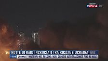 Breaking News delle 14.00 | Notte di raid incrociati tra Russia e Ucraina