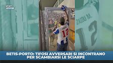 Betis-Porto: scambio di sciarpe tra tifosi