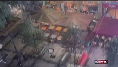 Milano, i teppisti terrorizzano Brera: "Manganelli e caschi" | Video