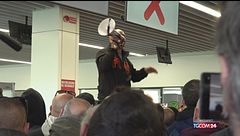 Genova, i lavoratori dell'ex Ilva occupano l'aeroporto