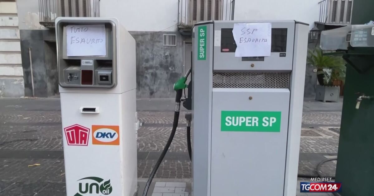 Tgcom24: Caro carburanti e proteste: a Napoli distributori a secco ...