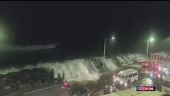 Piogge estreme, venti fino a 140 km/h e alluvioni accompagnano il ciclone Arnab verso la costa