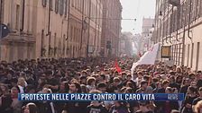 Breaking News delle 21.30 | Proteste nelle piazze contro il caro vita