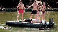 Trailer - Zombeavers